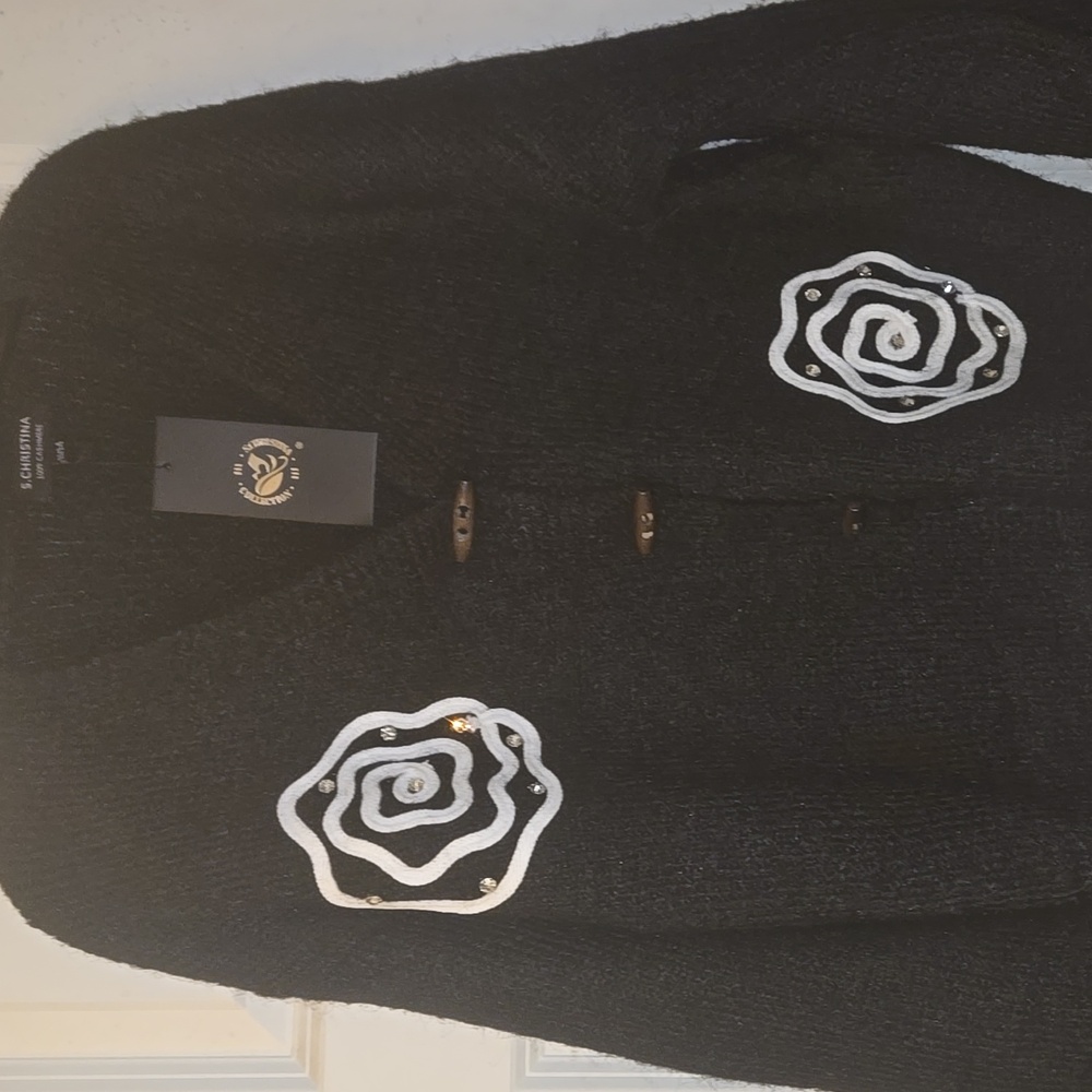 100% Cashmere Elegant Black Cardigan W White Applique & Rhineston Flower Detail